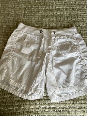 Everyday White Drawstring Bermuda Shorts with Patch Pockets